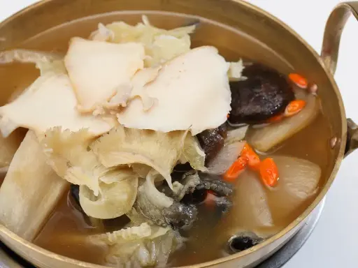 Imitation Shark Fin Soup-Flavored Crackers